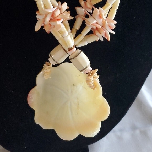 Radiant Mother of Pearl Shell Pendant Necklace - Distinctive Coastal Find - Picture 6 of 7